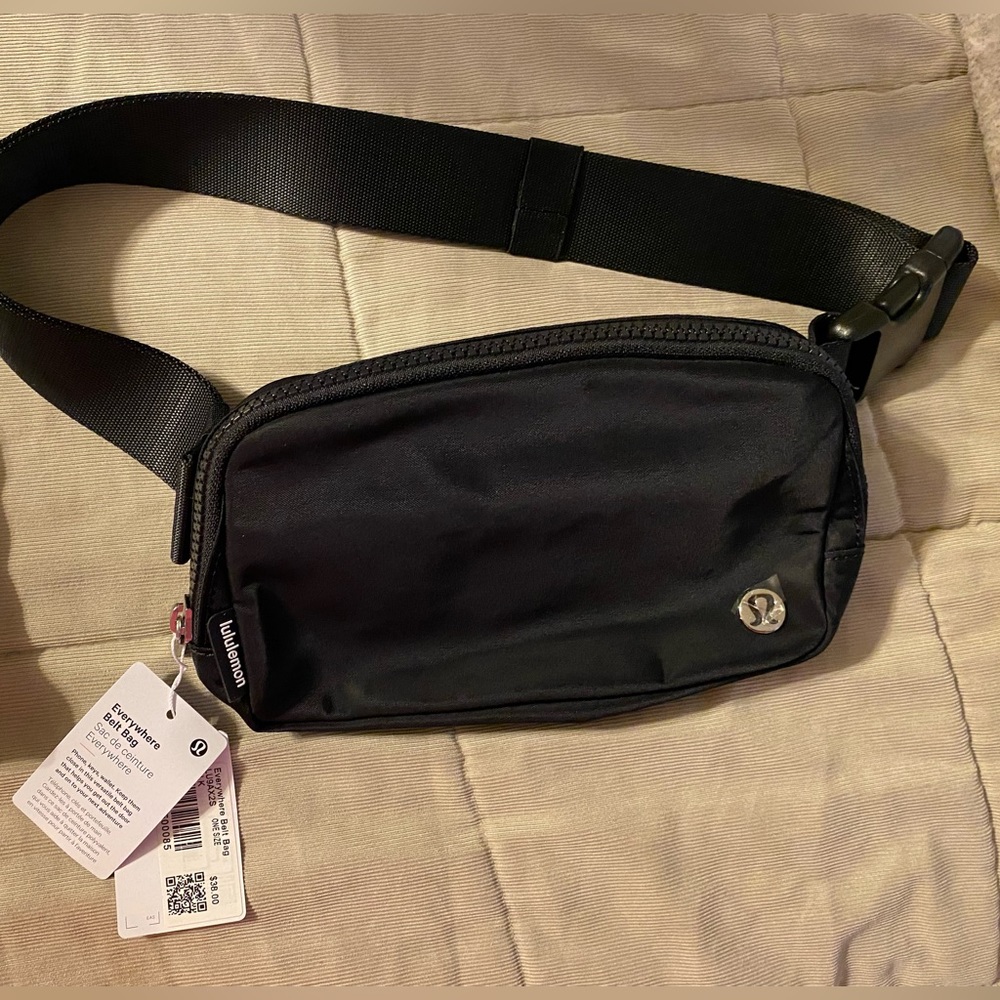 Lululemon black belt bag